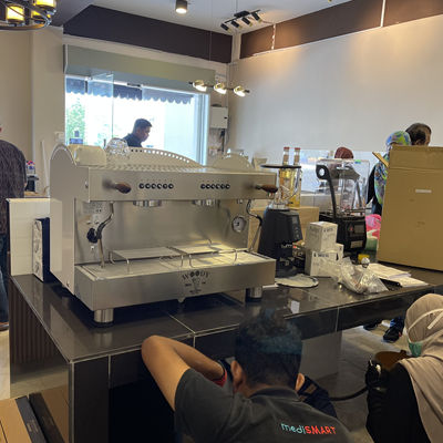 Malaysia Barista doing new Cafe Setup jobs in Malaysia, and new coffee machine setups in Malaysia.
